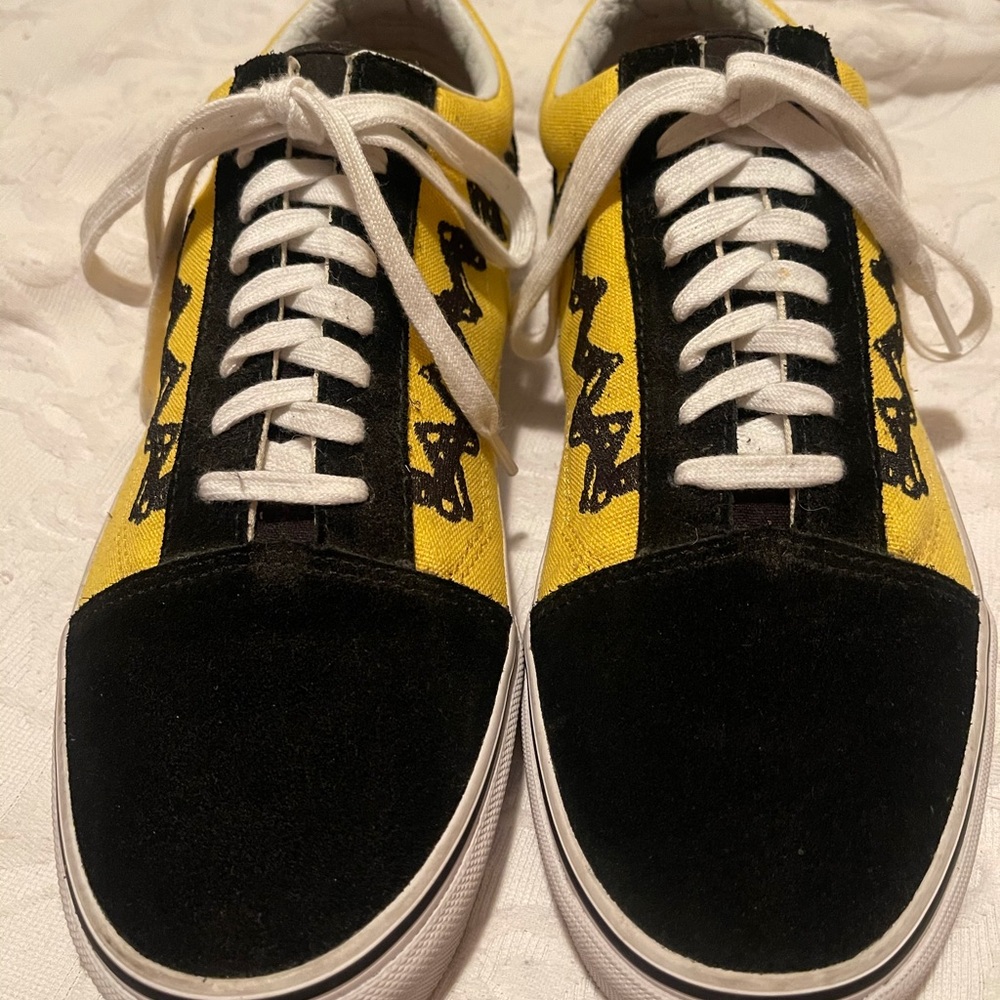 2017 Exclusive Peanuts VANS size 10 men’s